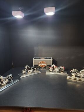 Harley-Davidson Silver and Red Motorcycle Collectible Set